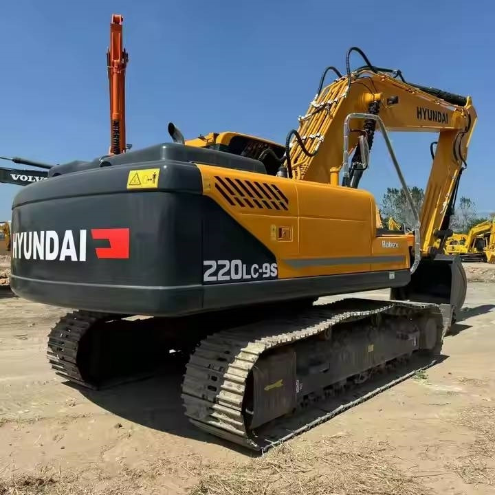 Hyundai R220LC-9S - Верижен багер: снимка 2 Hyundai R220LC-9S - Верижен багер: снимка 2