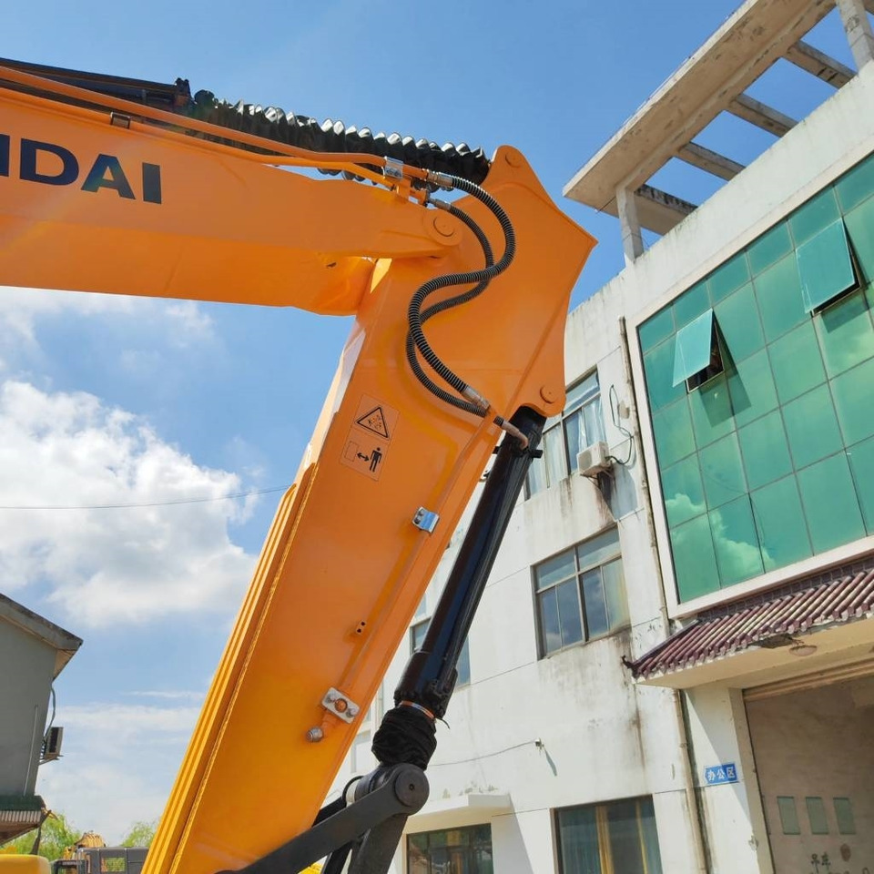 Hyundai R220LC-9S - Верижен багер: снимка 2 Hyundai R220LC-9S - Верижен багер: снимка 2