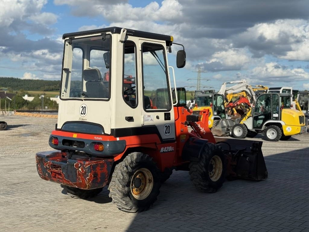 Kubota R 420 - Колесен товарач: снимка 5 Kubota R 420 - Колесен товарач: снимка 5