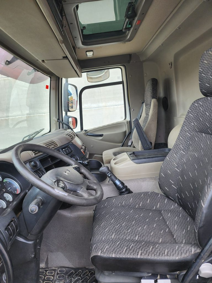 Interior photo 1: Самосвал камион DAF 85.410 8×4
