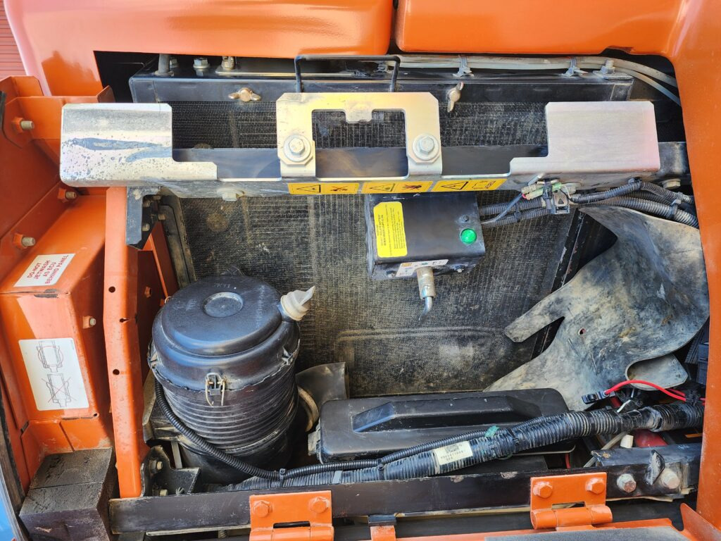 HITACHI ZX85USB-6 - Мини багер: снимка 4 HITACHI ZX85USB-6 - Мини багер: снимка 4