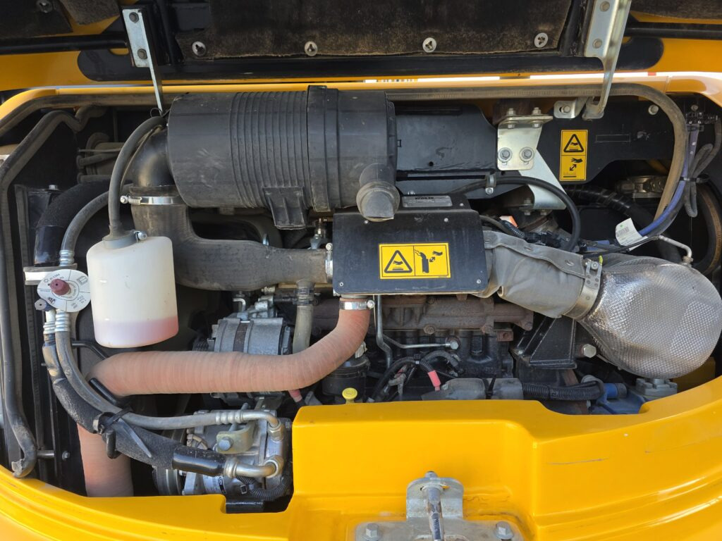 Мини багер JCB 85Z-2: снимка 7