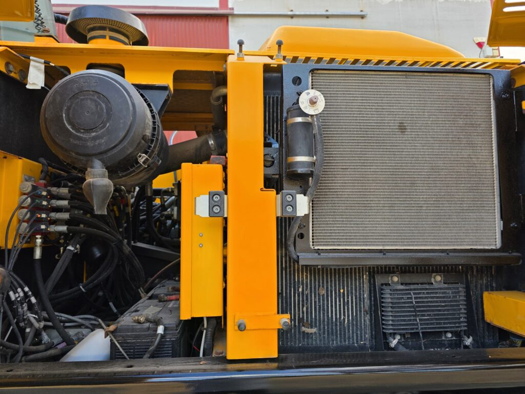 Колесен багер JCB JS200WT4: снимка 8