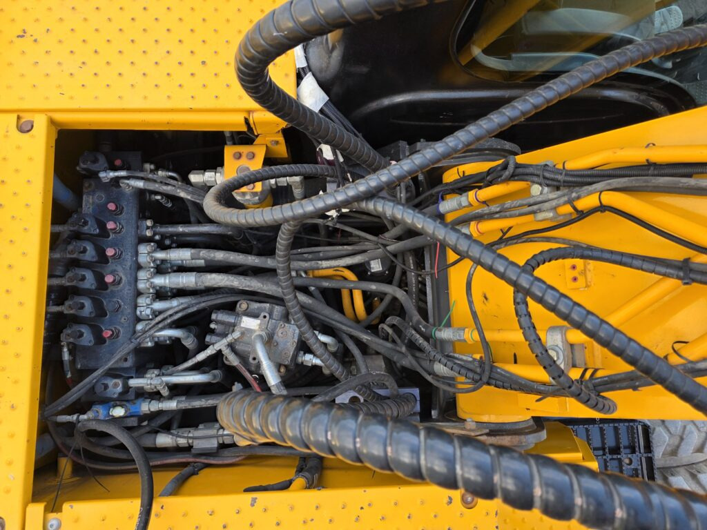 Колесен багер JCB JS200WT4: снимка 6