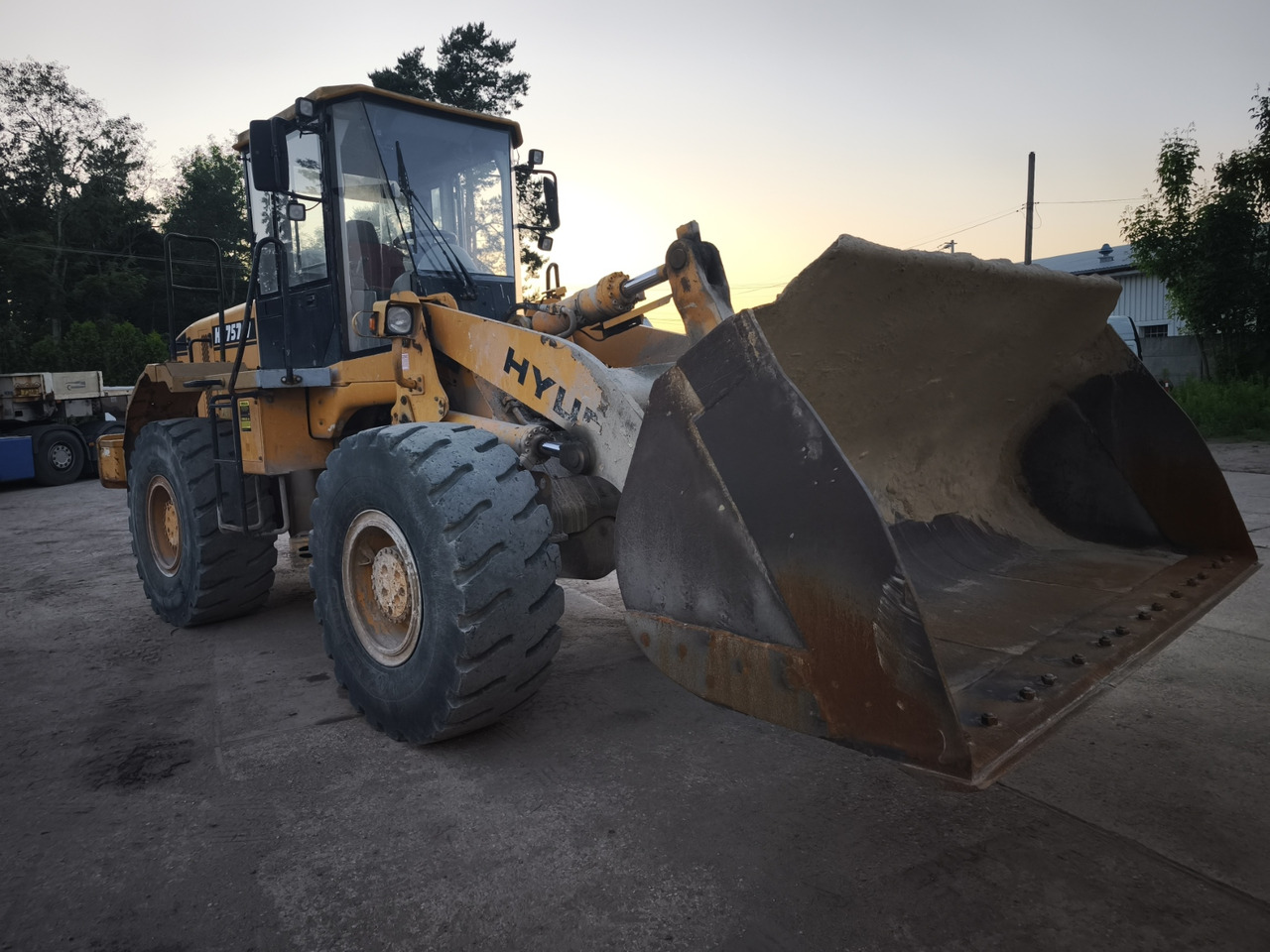 HYUNDAI 757-7 - Колесен товарач: снимка 1 HYUNDAI 757-7 - Колесен товарач: снимка 1