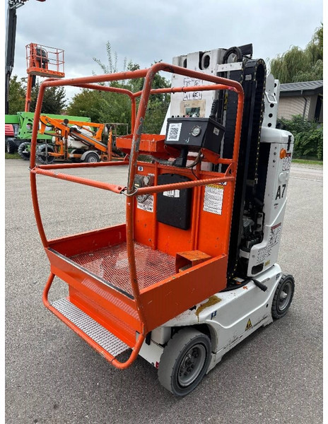 JLG Toucan 800A - 8m Elektro Mast-Arbeitsbühne - Артикулираща платформа: снимка 3 JLG Toucan 800A - 8m Elektro Mast-Arbeitsbühne - Артикулираща платформа: снимка 3