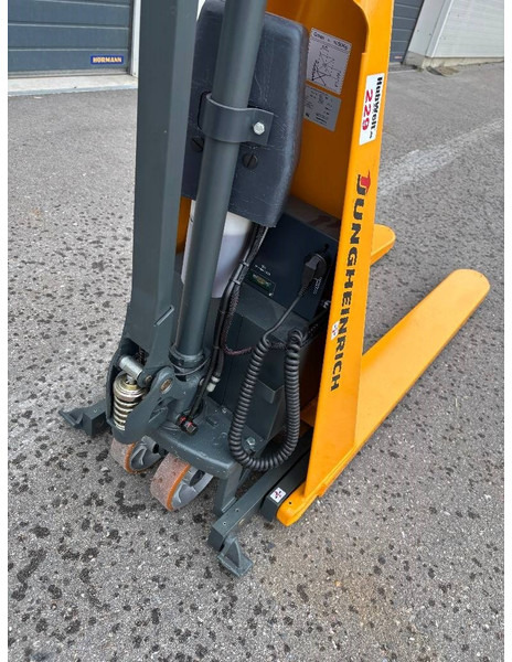 Jungheinrich Scherenhubwagen AMX 10e - Стакер: снимка 4 Jungheinrich Scherenhubwagen AMX 10e - Стакер: снимка 4