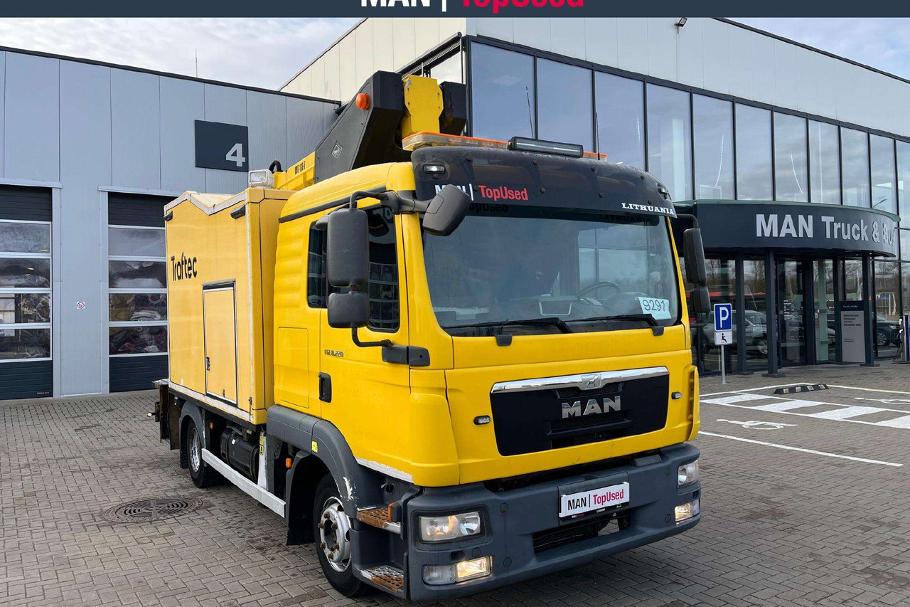 MAN 8.220 4X2 bokštelis(9291) - Камион с кран: снимка 2 MAN 8.220 4X2 bokštelis(9291) - Камион с кран: снимка 2