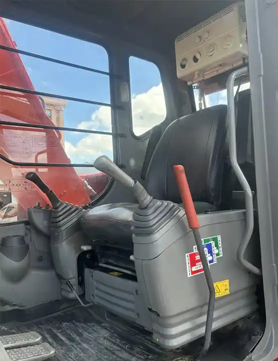 12 Ton Tracked Excavator Low Working Hours Hitachi Zx120 Hydraulic Excavator With Isuzu Engine In Shanghai - Верижен багер: снимка 4 12 Ton Tracked Excavator Low Working Hours Hitachi Zx120 Hydraulic Excavator With Isuzu Engine In Shanghai - Верижен багер: снимка 4