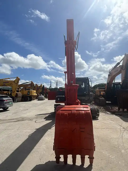 12 Ton Tracked Excavator Low Working Hours Hitachi Zx120 Hydraulic Excavator With Isuzu Engine In Shanghai - Верижен багер: снимка 3 12 Ton Tracked Excavator Low Working Hours Hitachi Zx120 Hydraulic Excavator With Isuzu Engine In Shanghai - Верижен багер: снимка 3