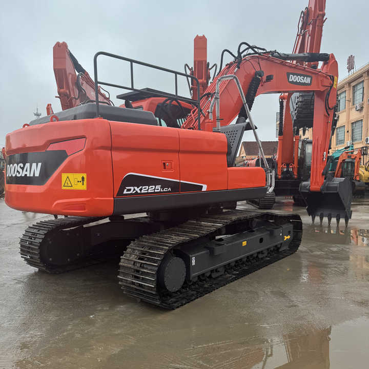 22 Tons Excavator Original Doosan Dx225LCA Crawler Digger Secondhand Used Good Condition Doosan Hydraulic Excavator on Sale - Верижен багер: снимка 1 22 Tons Excavator Original Doosan Dx225LCA Crawler Digger Secondhand Used Good Condition Doosan Hydraulic Excavator on Sale - Верижен багер: снимка 1