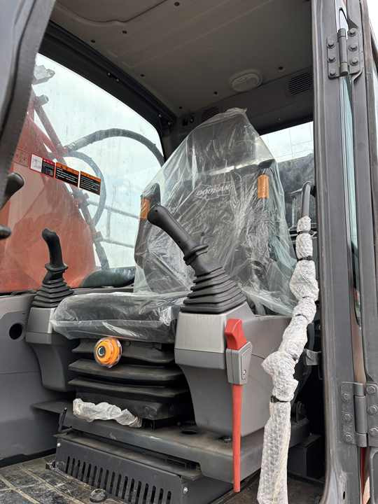 22 Tons Excavator Original Doosan Dx225LCA Crawler Digger Secondhand Used Good Condition Doosan Hydraulic Excavator on Sale - Верижен багер: снимка 4 22 Tons Excavator Original Doosan Dx225LCA Crawler Digger Secondhand Used Good Condition Doosan Hydraulic Excavator on Sale - Верижен багер: снимка 4