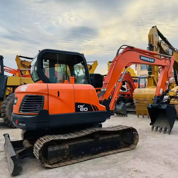 6t Small Excavator,Mini Excavating Machine Korea Doosan Used Excavators Doosan Dx60 For Sale In Shanghai - Верижен багер: снимка 1 6t Small Excavator,Mini Excavating Machine Korea Doosan Used Excavators Doosan Dx60 For Sale In Shanghai - Верижен багер: снимка 1