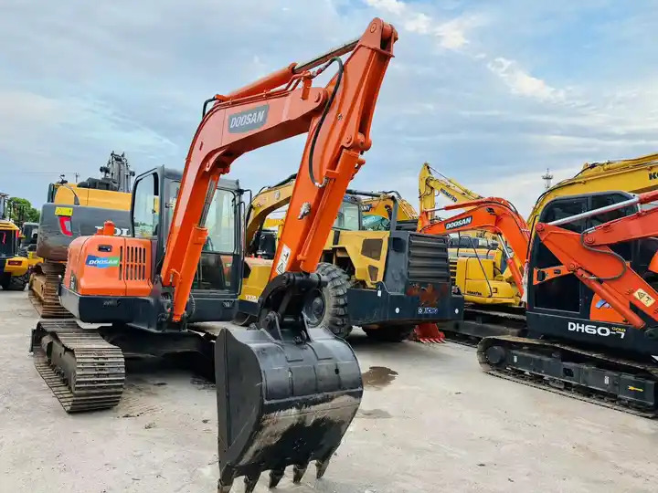 6t Small Excavator,Mini Excavating Machine Korea Doosan Used Excavators Doosan Dx60 For Sale In Shanghai - Верижен багер: снимка 4 6t Small Excavator,Mini Excavating Machine Korea Doosan Used Excavators Doosan Dx60 For Sale In Shanghai - Верижен багер: снимка 4