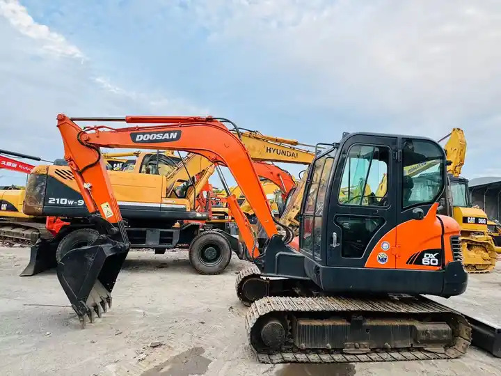 6t Small Excavator,Mini Excavating Machine Korea Doosan Used Excavators Doosan Dx60 For Sale In Shanghai - Верижен багер: снимка 3 6t Small Excavator,Mini Excavating Machine Korea Doosan Used Excavators Doosan Dx60 For Sale In Shanghai - Верижен багер: снимка 3