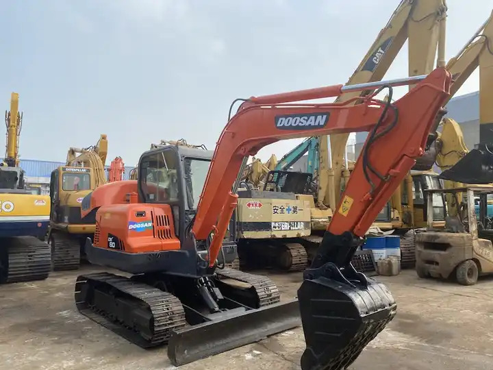 90% new Korea Doosan 6ton dx60 dx55 dx75 excavator - Верижен багер: снимка 4 90% new Korea Doosan 6ton dx60 dx55 dx75 excavator - Верижен багер: снимка 4