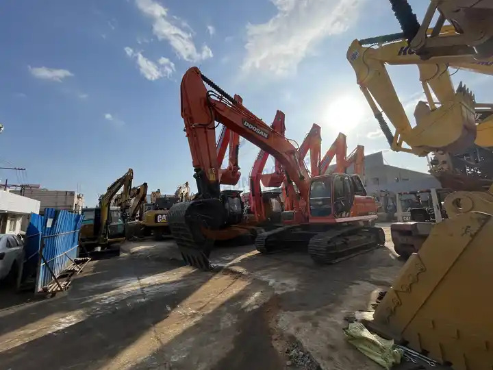 90% new and low hours used excavators Doosan DX300LC second hand excavators 30tons excavator new arrivedd in stock for sale - Багер: снимка 3 90% new and low hours used excavators Doosan DX300LC second hand excavators 30tons excavator new arrivedd in stock for sale - Багер: снимка 3