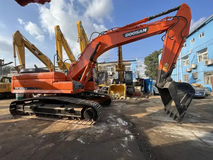 90% new and low hours used excavators Doosan DX300LC second hand excavators 30tons excavator new arrivedd in stock for sale - Багер: снимка 5 90% new and low hours used excavators Doosan DX300LC second hand excavators 30tons excavator new arrivedd in stock for sale - Багер: снимка 5