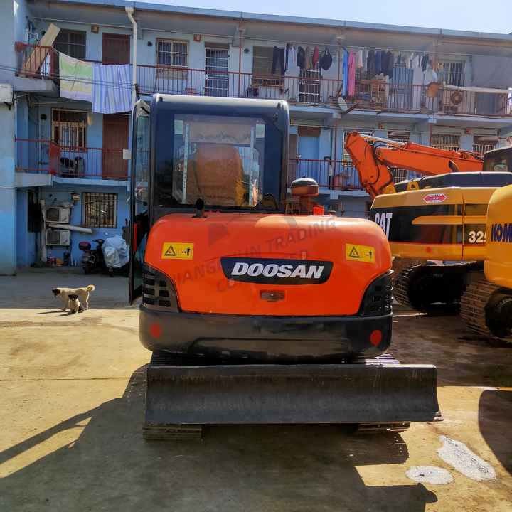 Awesome Performance Korea Imported Small Scale Used Doosan Dh60 Excavator - Верижен багер: снимка 3 Awesome Performance Korea Imported Small Scale Used Doosan Dh60 Excavator - Верижен багер: снимка 3