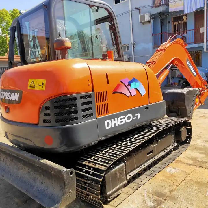 Awesome Performance Korea Imported Small Scale Used Doosan Dh60 Excavator in Shanghai - Верижен багер: снимка 4 Awesome Performance Korea Imported Small Scale Used Doosan Dh60 Excavator in Shanghai - Верижен багер: снимка 4