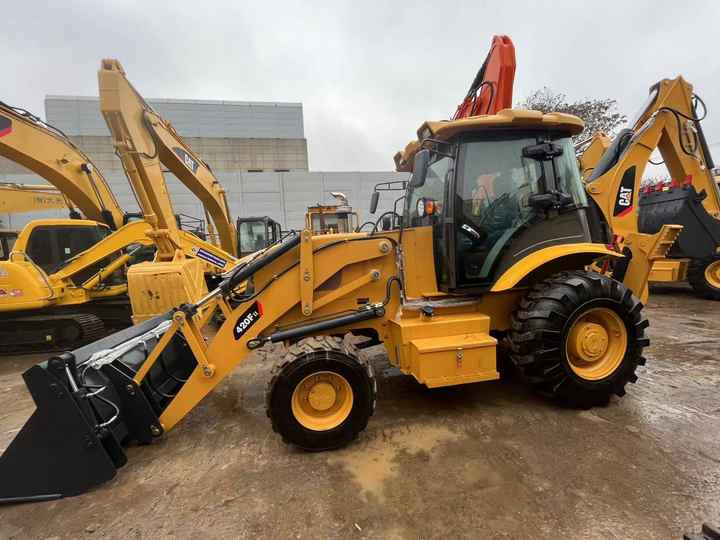 Backhoe loader CAT 420F loader used cheap CAT 420F loader and digger in good running condition on sale - Багер-товарач: снимка 2 Backhoe loader CAT 420F loader used cheap CAT 420F loader and digger in good running condition on sale - Багер-товарач: снимка 2