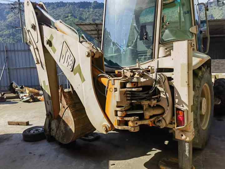 Backhoe loader JCB 3CX 4*4 tlb loader UKmade, used cheap JCB 3CX retro loader and digger - Багер-товарач: снимка 2 Backhoe loader JCB 3CX 4*4 tlb loader UKmade, used cheap JCB 3CX retro loader and digger - Багер-товарач: снимка 2