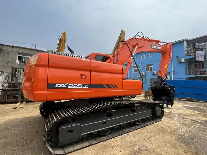 Best Selling DOOSAN excavator machine construction used machinery equipment dx225 used excavators in stock - Багер: снимка 3 Best Selling DOOSAN excavator machine construction used machinery equipment dx225 used excavators in stock - Багер: снимка 3