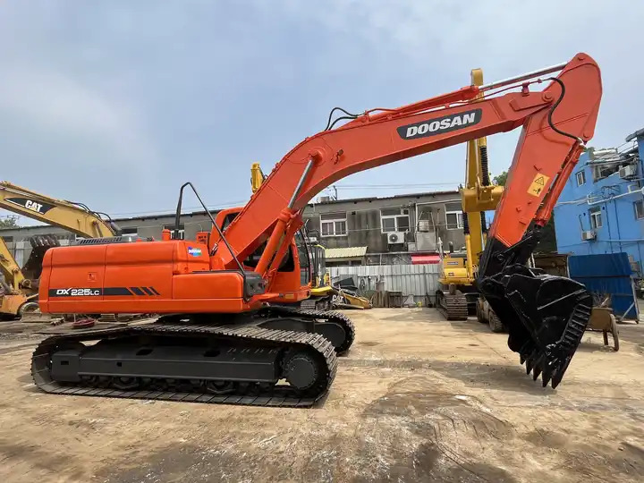 Best Selling DOOSAN excavator machine construction used machinery equipment dx225 used excavators in stock - Багер: снимка 4 Best Selling DOOSAN excavator machine construction used machinery equipment dx225 used excavators in stock - Багер: снимка 4