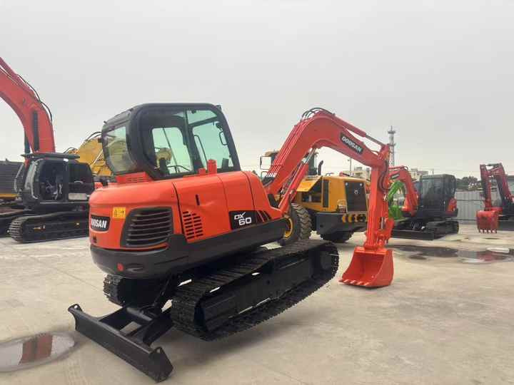 Doosan DX60 DX60-9c DH60-7 DX60W DX80 DX75 DX55 DH35 DH55 Used Mini Excavator Mas Maquinaria Municipal Y Ambiental - Багер: снимка 2 Doosan DX60 DX60-9c DH60-7 DX60W DX80 DX75 DX55 DH35 DH55 Used Mini Excavator Mas Maquinaria Municipal Y Ambiental - Багер: снимка 2