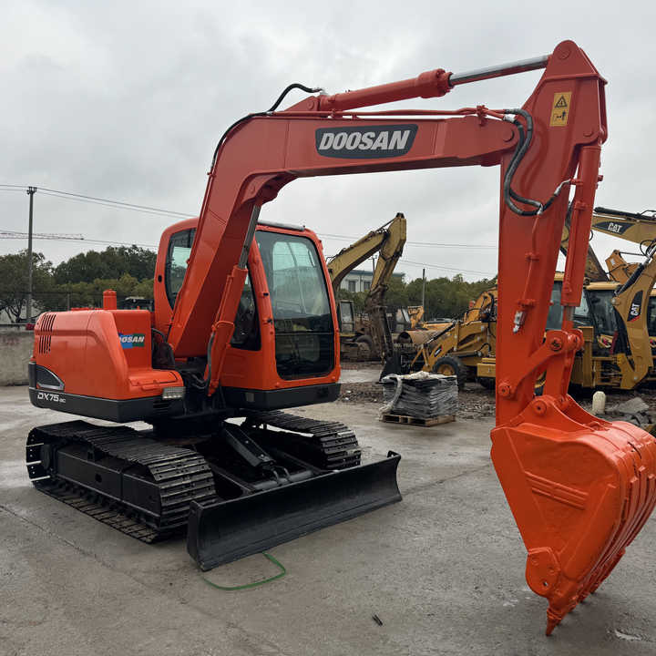 Doosan DX75-9C Used Excavator Crawler Second Hand Korean Engine DX75-9C Small Digger for Home or Farm - Верижен багер: снимка 1 Doosan DX75-9C Used Excavator Crawler Second Hand Korean Engine DX75-9C Small Digger for Home or Farm - Верижен багер: снимка 1