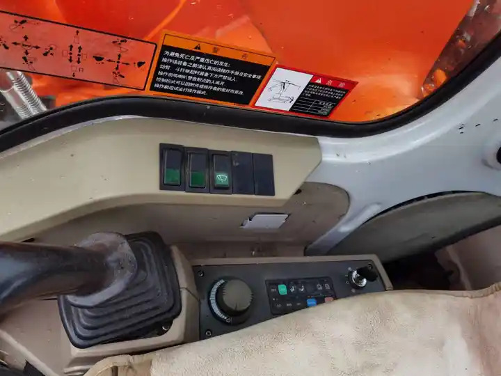 Excellent ConditionUsed Excavator Doosan Dh220 ,Nice Performance 22ton Used Excavator Dh220-7 At Low Price For Sale - Верижен багер: снимка 4 Excellent ConditionUsed Excavator Doosan Dh220 ,Nice Performance 22ton Used Excavator Dh220-7 At Low Price For Sale - Верижен багер: снимка 4