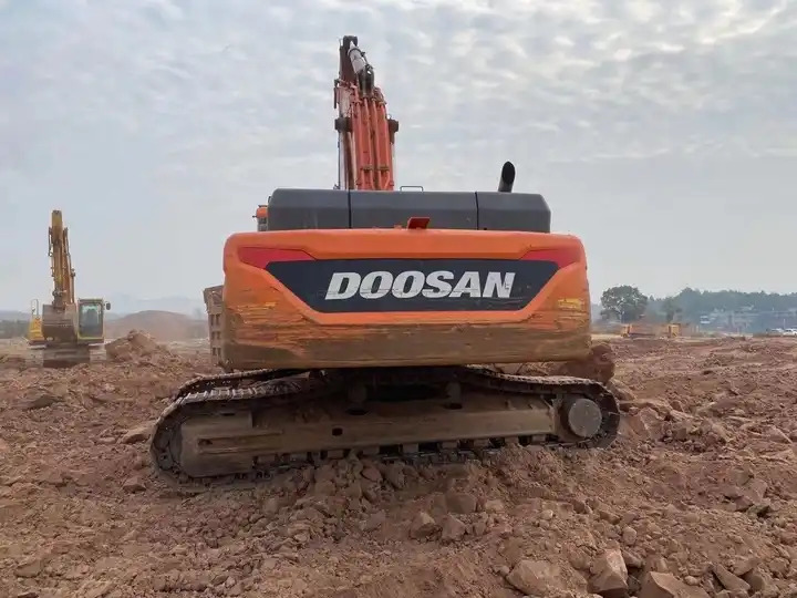 High Quality Second Hand Doosan Dx420 Excavator,Efficient,Energy-saving,And Suitable For Crushing Used Hand Excavators - Верижен багер: снимка 2 High Quality Second Hand Doosan Dx420 Excavator,Efficient,Energy-saving,And Suitable For Crushing Used Hand Excavators - Верижен багер: снимка 2