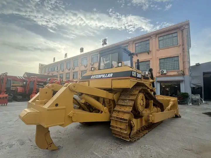 High Working Efficiency Used Bulldozer CatD8R Secondhand Caterpillar D8R Dozer on sale - Булдозер: снимка 2 High Working Efficiency Used Bulldozer CatD8R Secondhand Caterpillar D8R Dozer on sale - Булдозер: снимка 2