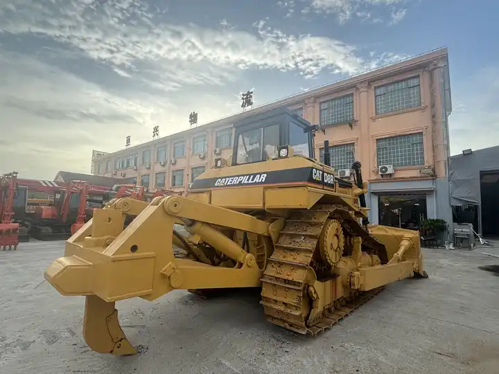 High Working Efficiency Used Bulldozer CatD8R Secondhand Caterpillar D8R Dozer on sale - Булдозер: снимка 3 High Working Efficiency Used Bulldozer CatD8R Secondhand Caterpillar D8R Dozer on sale - Булдозер: снимка 3