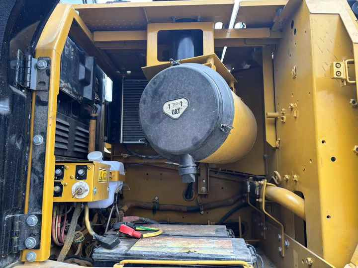 Багер Hot Sale CAT 336 with Strong Power Engine Short Years Excellent Working Condition Crawler 36 Ton Used Tractor CAT 336 in Shock: снимка 6