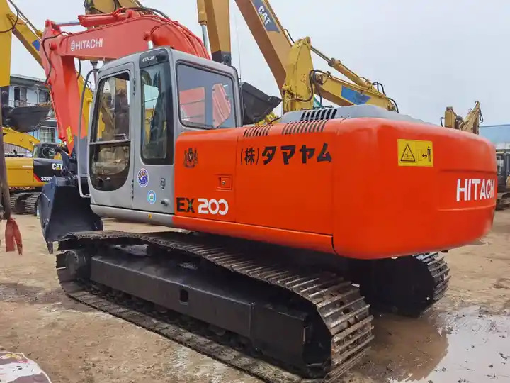Japan Made Used Excavator Hitachi Ex200-1,Ex200 With Good Condition And Best Price Excavator Machine in Shanghai - Верижен багер: снимка 5 Japan Made Used Excavator Hitachi Ex200-1,Ex200 With Good Condition And Best Price Excavator Machine in Shanghai - Верижен багер: снимка 5