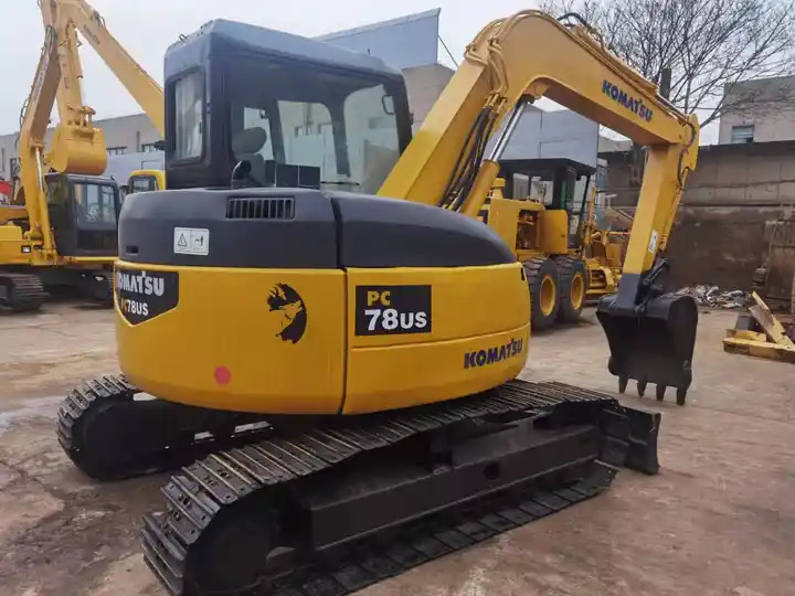Japan Surplus Backhoe Excavator Komatsu Pc78us Pc60 Tracked Excavator With Blade Dozer For The Philippines in Shanghai - Верижен багер: снимка 2 Japan Surplus Backhoe Excavator Komatsu Pc78us Pc60 Tracked Excavator With Blade Dozer For The Philippines in Shanghai - Верижен багер: снимка 2