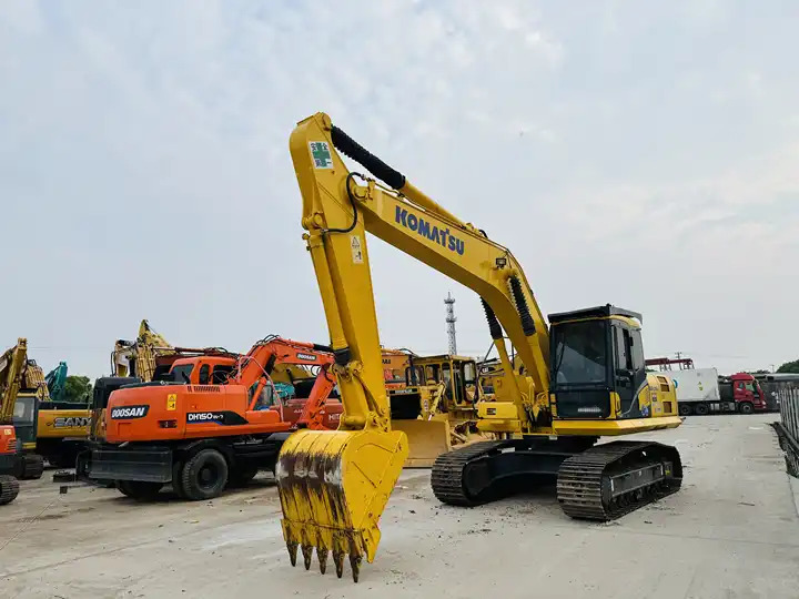 Original Japan Used Crawler Excavator Komatsu Pc200lc-7 Pc220lc-7 A/c Cabin In Shanghai - Верижен багер: снимка 4 Original Japan Used Crawler Excavator Komatsu Pc200lc-7 Pc220lc-7 A/c Cabin In Shanghai - Верижен багер: снимка 4