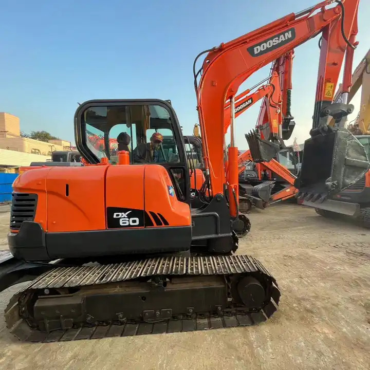Original Top Sale High Performance Slightly Used Doosan Dx60 Tracked Excavator For Landscaping In Shanghai - Верижен багер: снимка 2 Original Top Sale High Performance Slightly Used Doosan Dx60 Tracked Excavator For Landscaping In Shanghai - Верижен багер: снимка 2