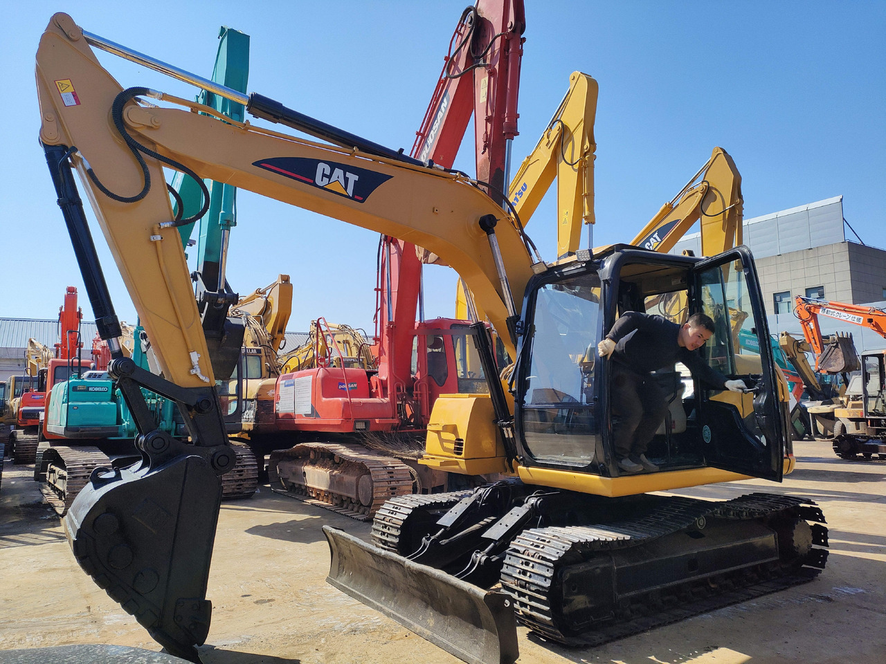 Original Well-Maintained CAT 312C Used Excavator for Sale - Верижен багер: снимка 4 Original Well-Maintained CAT 312C Used Excavator for Sale - Верижен багер: снимка 4