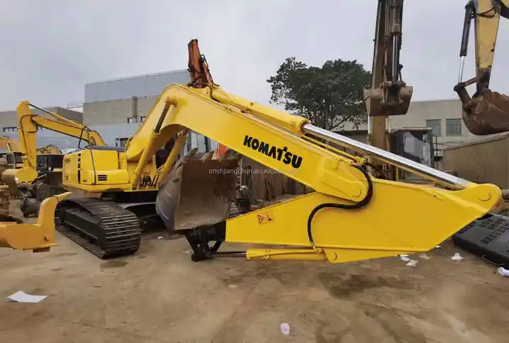 Original Well-Maintained Komatsu PC200-6 Used Excavator for sale - Верижен багер: снимка 3 Original Well-Maintained Komatsu PC200-6 Used Excavator for sale - Верижен багер: снимка 3