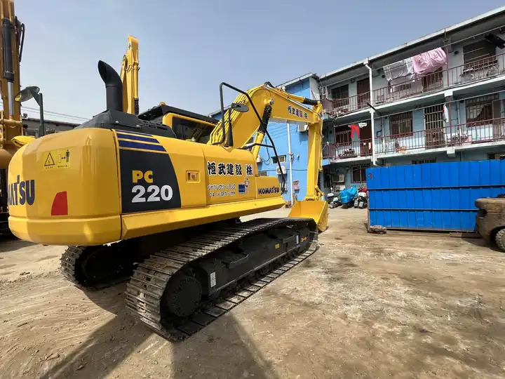 PC220-8 USED EXCAVATOR Good Condition Komatsu PC 200 Original Japan Cheap Used Excavators Used Original Japan Komatsu pc200-8 - Верижен багер: снимка 4 PC220-8 USED EXCAVATOR Good Condition Komatsu PC 200 Original Japan Cheap Used Excavators Used Original Japan Komatsu pc200-8 - Верижен багер: снимка 4