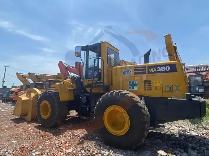 Second Hand Japan Made Komatsu Wa380-3 Front Loader Used Original Painting Komatsu Wa 380-3 in Stock for Sale - Колесен товарач: снимка 3 Second Hand Japan Made Komatsu Wa380-3 Front Loader Used Original Painting Komatsu Wa 380-3 in Stock for Sale - Колесен товарач: снимка 3