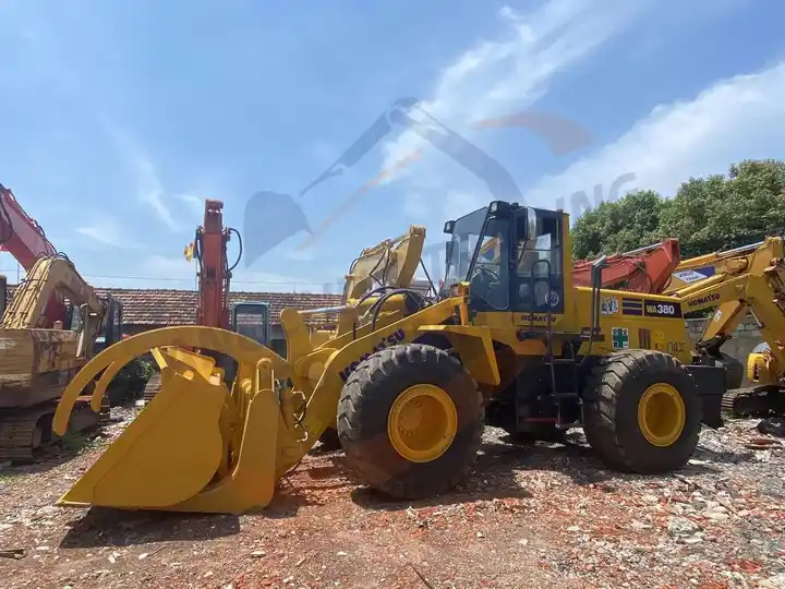 Second Hand Japan Made Komatsu Wa380-3 Front Loader Used Original Painting Komatsu Wa 380-3 in Stock for Sale - Колесен товарач: снимка 4 Second Hand Japan Made Komatsu Wa380-3 Front Loader Used Original Painting Komatsu Wa 380-3 in Stock for Sale - Колесен товарач: снимка 4