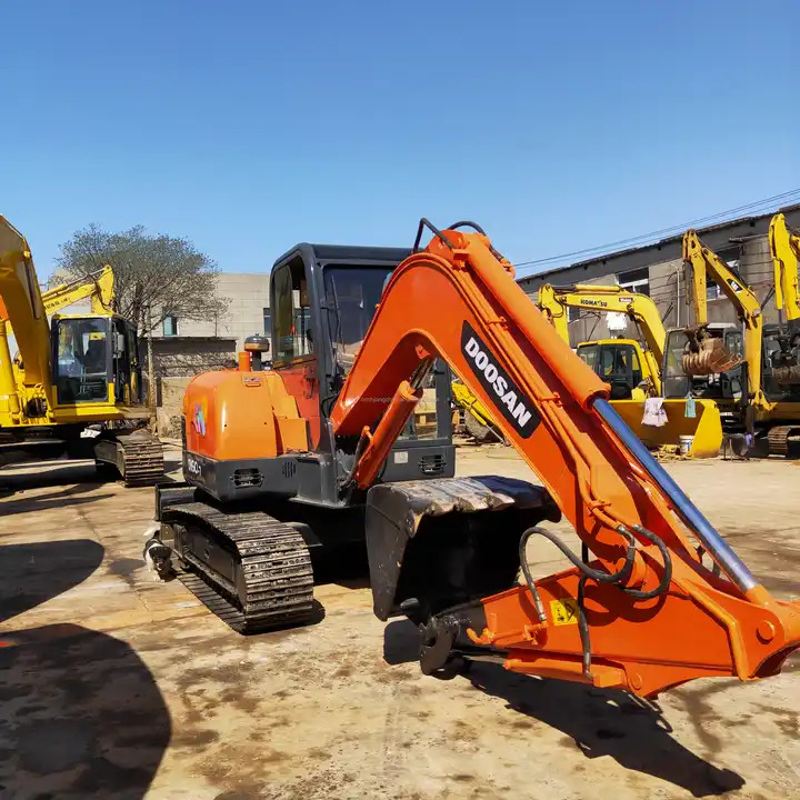 Used Doosan Machinery for Sale Mini excavator DH55-V DH60-7 for sale Fast Delivery Competitive Price Digger Hydraulic Excavator - Верижен багер: снимка 3 Used Doosan Machinery for Sale Mini excavator DH55-V DH60-7 for sale Fast Delivery Competitive Price Digger Hydraulic Excavator - Верижен багер: снимка 3
