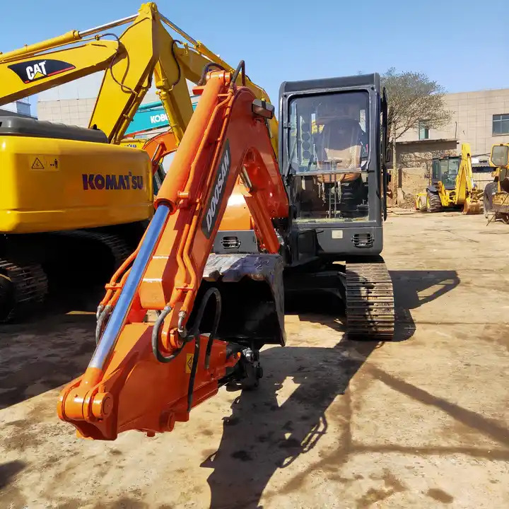 Used Doosan Machinery for Sale Mini excavator DH55-V DH60-7 for sale Fast Delivery Competitive Price Digger Hydraulic Excavator - Верижен багер: снимка 2 Used Doosan Machinery for Sale Mini excavator DH55-V DH60-7 for sale Fast Delivery Competitive Price Digger Hydraulic Excavator - Верижен багер: снимка 2