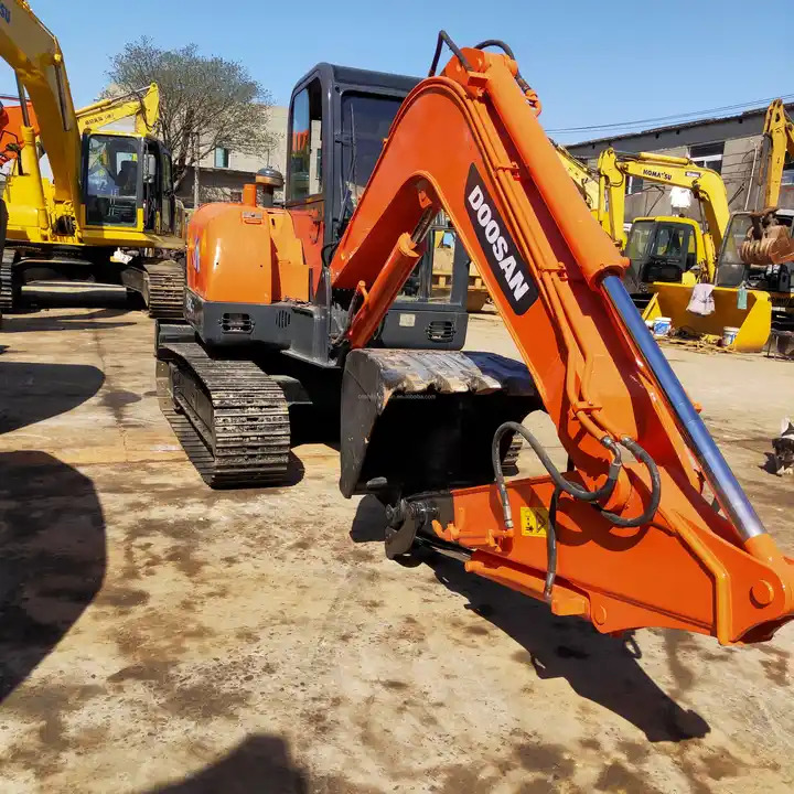 Used Doosan dh60-7 Excavator 100% Korea Used Mini Hydraulic Excavator Low Working Hours Low Price for sale - Верижен багер: снимка 1 Used Doosan dh60-7 Excavator 100% Korea Used Mini Hydraulic Excavator Low Working Hours Low Price for sale - Верижен багер: снимка 1
