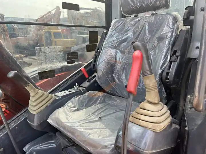 Used Hitachi excavator ZX55UR in good condition for sale - Мини багер: снимка 4 Used Hitachi excavator ZX55UR in good condition for sale - Мини багер: снимка 4