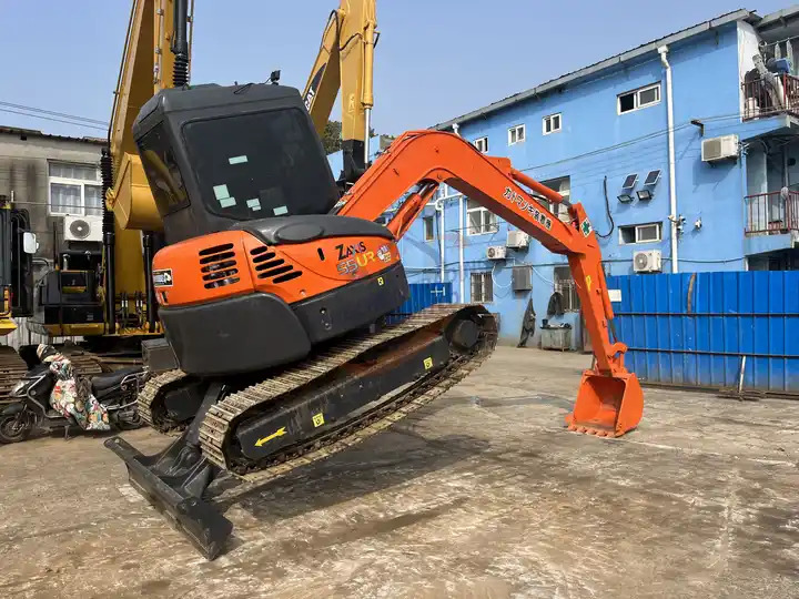 Used Hitachi excavator ZX55UR in good condition for sale - Мини багер: снимка 3 Used Hitachi excavator ZX55UR in good condition for sale - Мини багер: снимка 3
