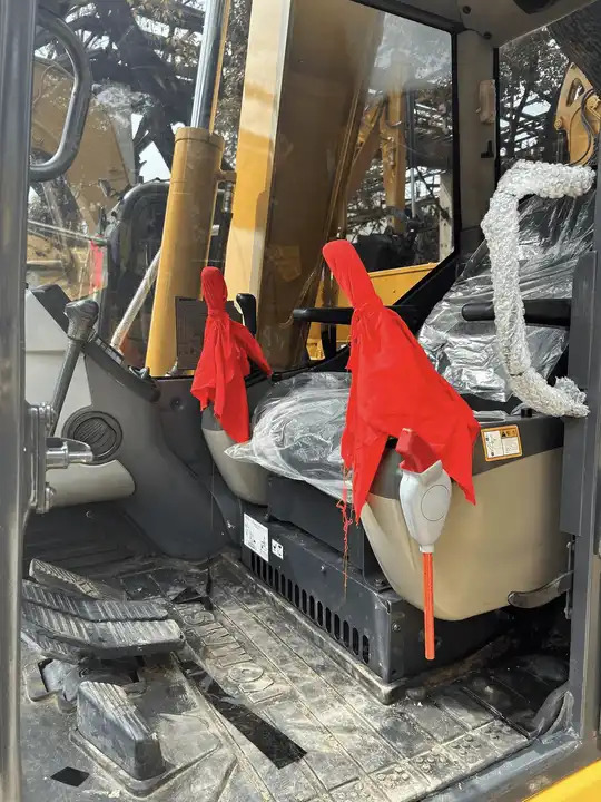 Used Komatsu PC 60-7 with Good Condition in Shanghai - Багер: снимка 4 Used Komatsu PC 60-7 with Good Condition in Shanghai - Багер: снимка 4